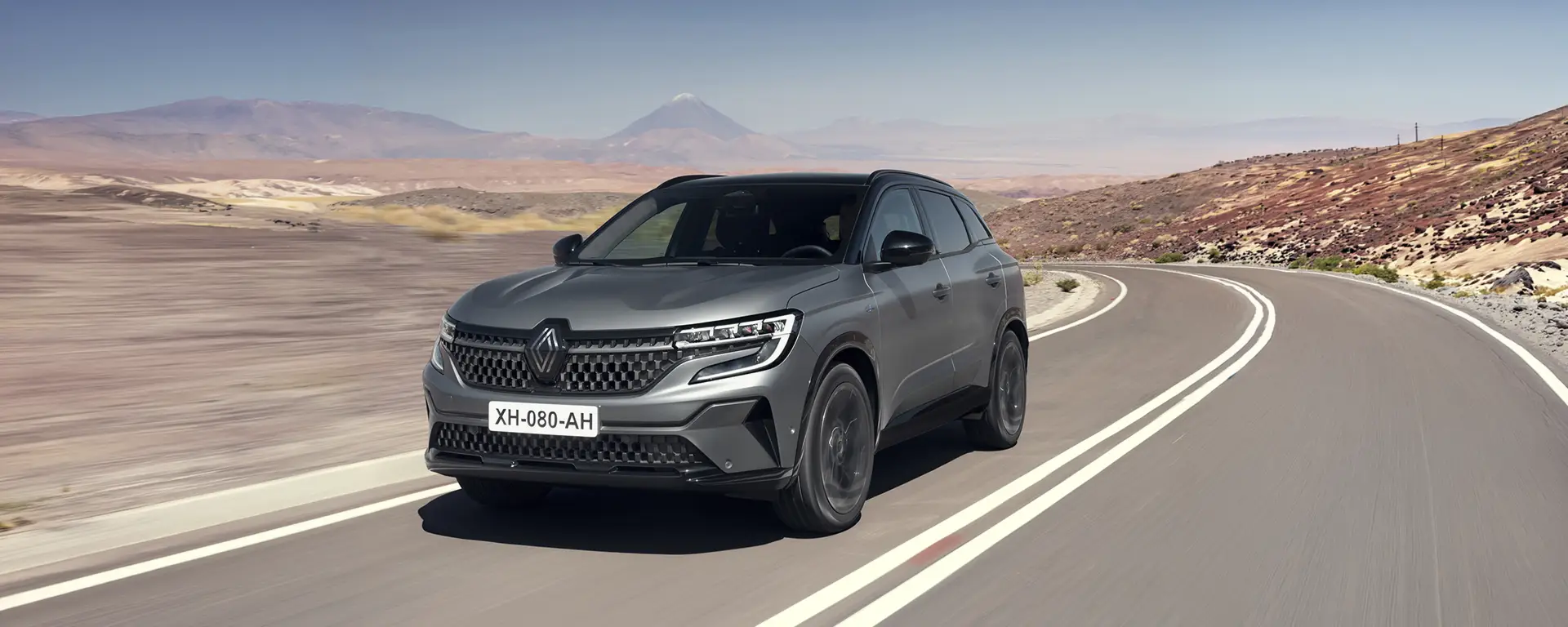 Renault Austral SUV ibrido design moderno vista esterna